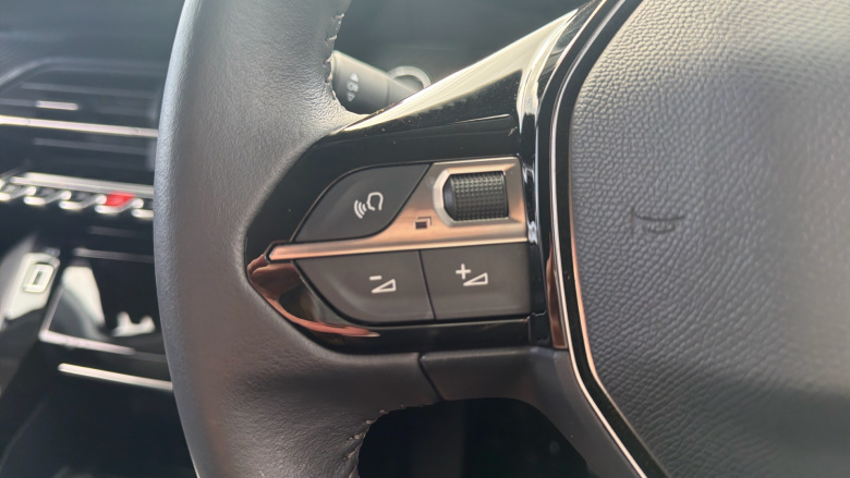 Peugeot 208 1.2 PureTech 100 Allure Premium 5dr Petrol Hatchback